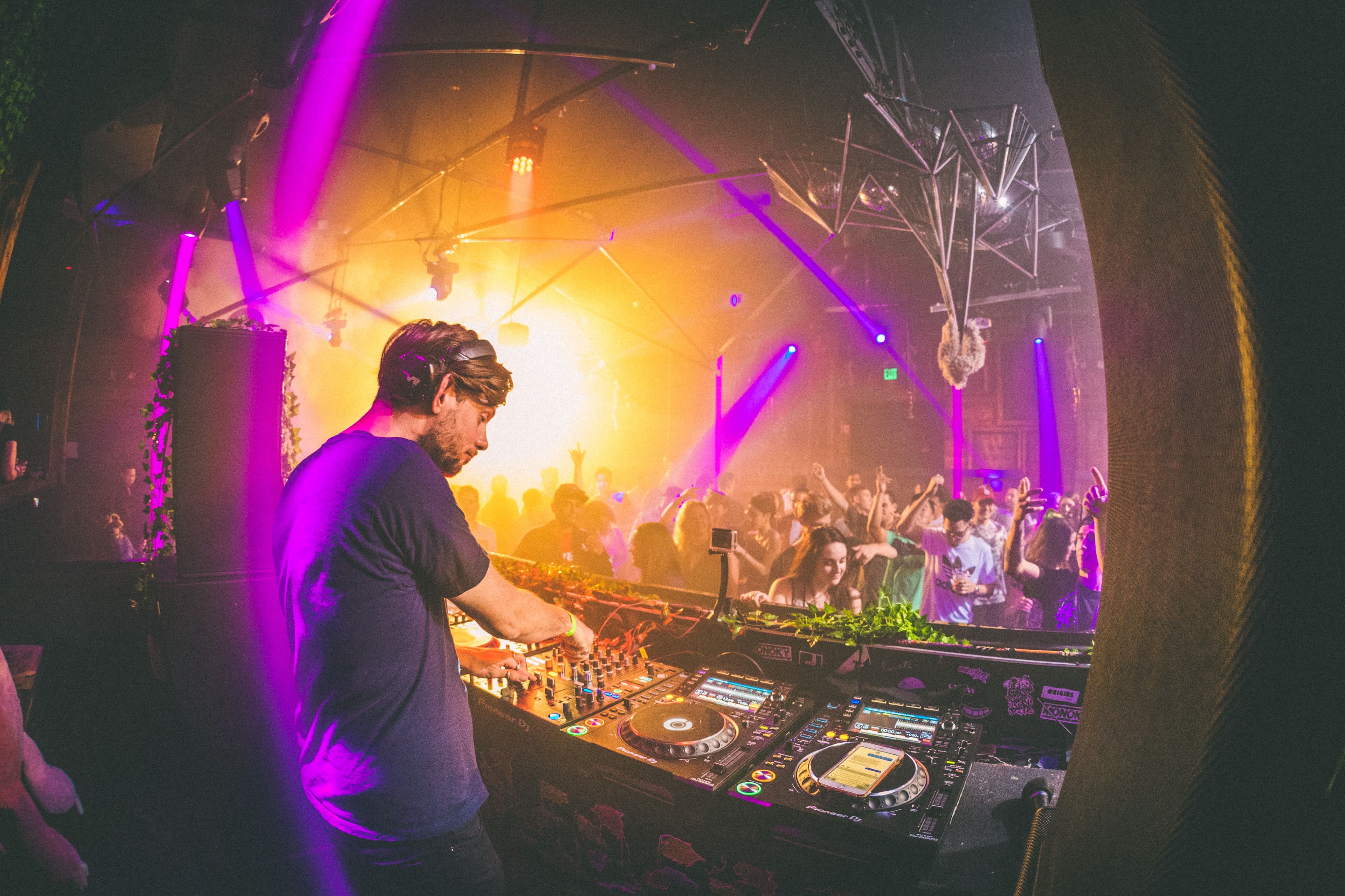 what 300 people in la are actually doing on saturday nights